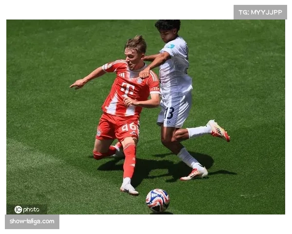 拜仁中场换人调整：比朔夫替补登场改变比赛节奏与进攻方向